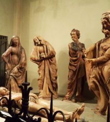 Niccolò dell'Arca's Lamentation over the Dead Christ and its violent drama.