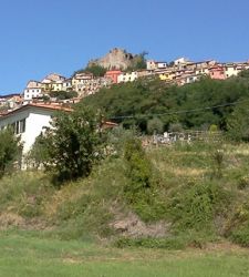 Trebiano Magra, the village where according to legend the manuscript of the Divine Comedy is hidden