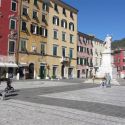 Carrara supplica i privati di adottare i monumenti della città. Mentre si scopre una maxi evasione fiscale.