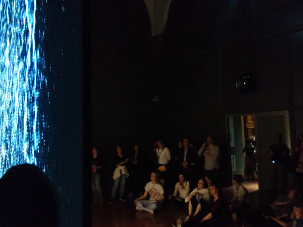 Il pubblico nella prima sala della mostra Il pubblico nella prima sala della mostra