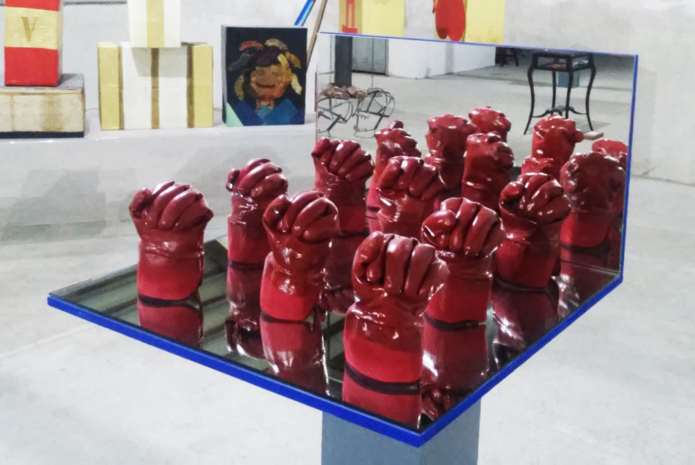 Francesco Siani, Red gloves