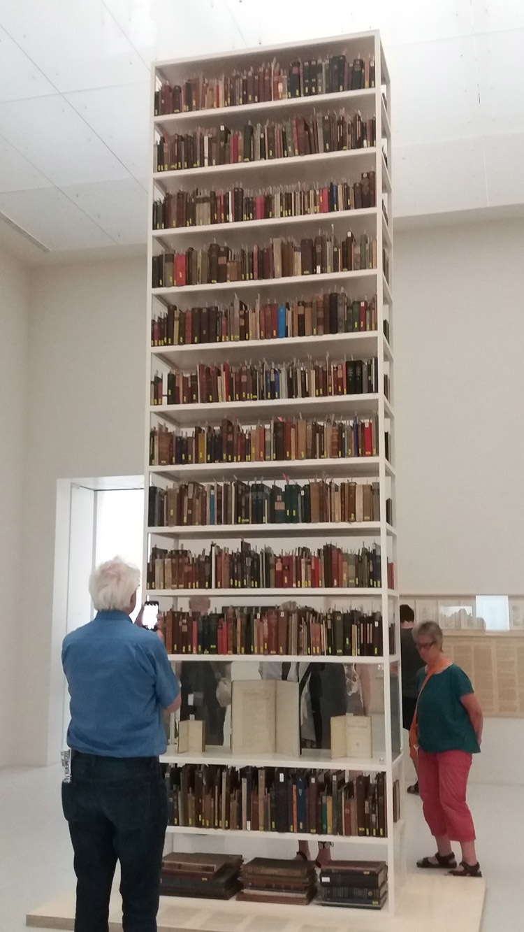 Maria Eichhorn, Unrechtmäßig aus jüdischem Eigentum erworbene Bücher Maria Eichhorn, Unrechtmäßig aus jüdischem Eigentum erworbene Bücher