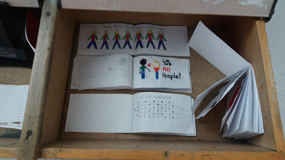 Pélagie Gbaguidi, The Missing Link. Dicolonisation Education by Mrs Smiling Stone Pélagie Gbaguidi, The Missing Link. Dicolonisation Education by Mrs Smiling Stone