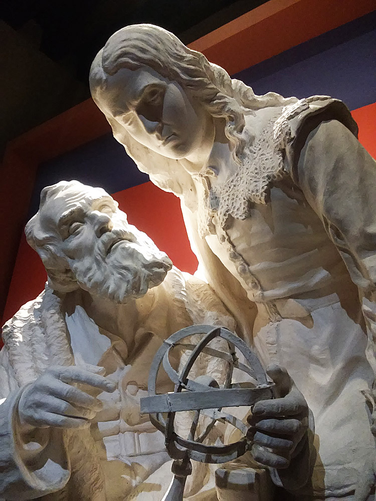 Cesare Aureli, Galileo Galilei e John Milton (1900; bozzetto in gesso, 60 x 60 x 120 cm; Trevi, Museo Civico)