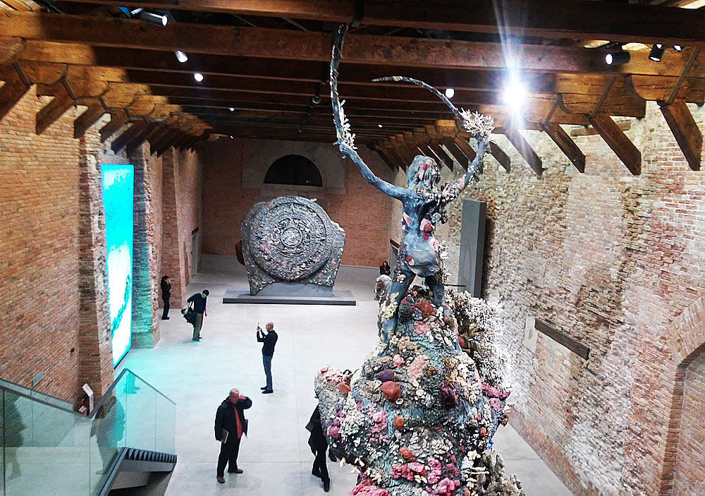 La mostra Treasures from the Wreck of the Unbelievable di Damien Hirst a Venezia nel 2017. Ph. Credit Finestre sull'Arte
