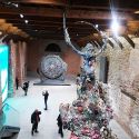 Grande Damien Hirst: col tuo show a Venezia, ci hai preso in giro tutti