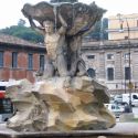 Vandalismo contro la Fontana dei Tritoni di Roma