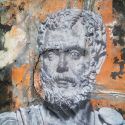 Statue antiche su lastre di zinco e inserti di catrame: Luca Pignatelli in mostra a Carrara