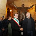 Inaugurata la statua di Luciano Pavarotti a Modena