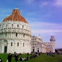 Ruota panoramica dietro la Torre di Pisa? Non se ne sentiva la necessità