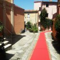 A proposito degli inutili tappeti rossi che stanno invadendo la Liguria