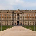 Reggia di Caserta, crolla una porzione d'intonaco nella Sala delle Dame