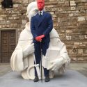 Firenze: crolla una delle statue di cera di Urs Fischer