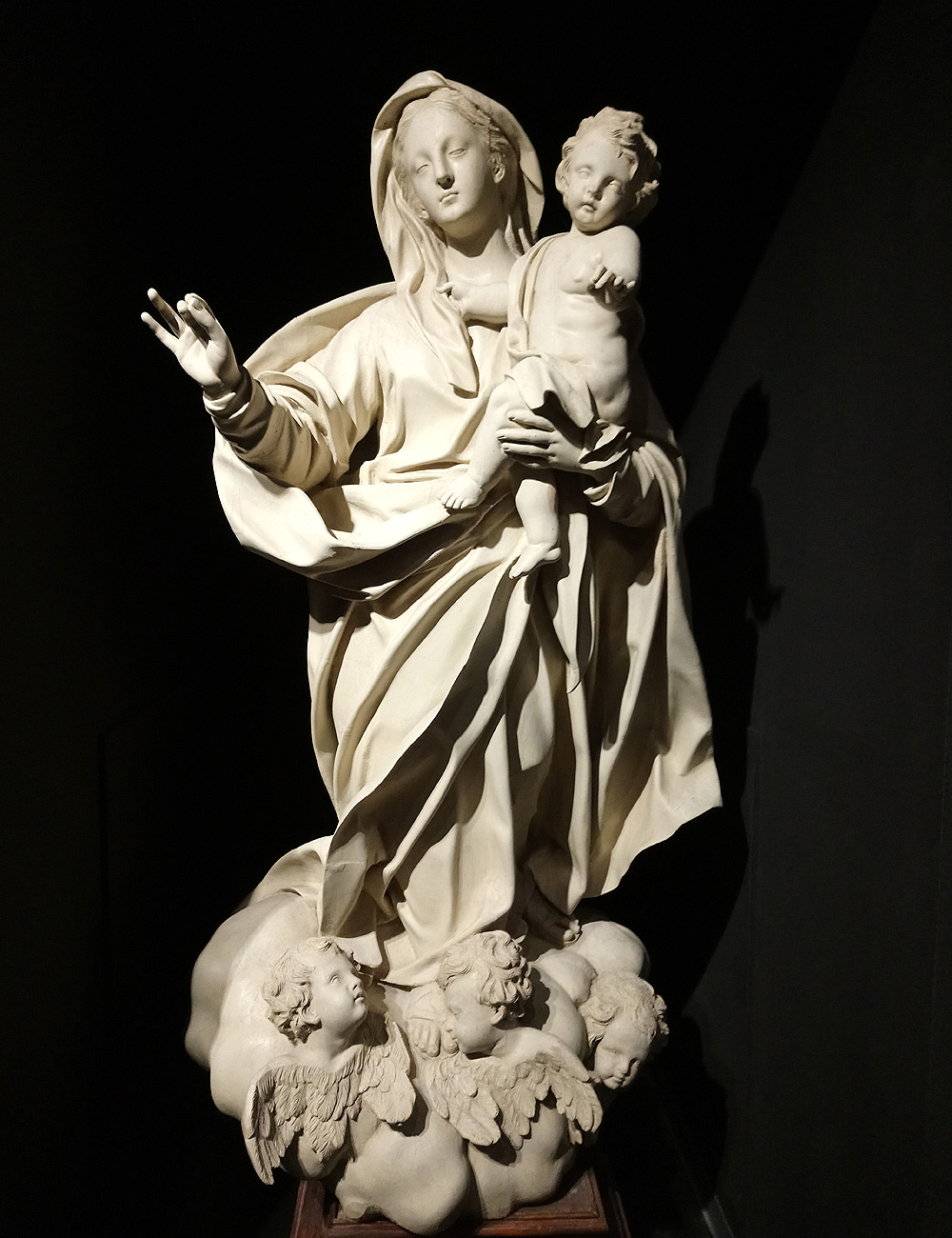 Anton Maria Maragliano, Madonna del Carmine (1725 circa; legno scolpito e dipinto a simulare il marmo, 130 x 85 x 65 cm; Castellazzo Bormida, San Carlo)

