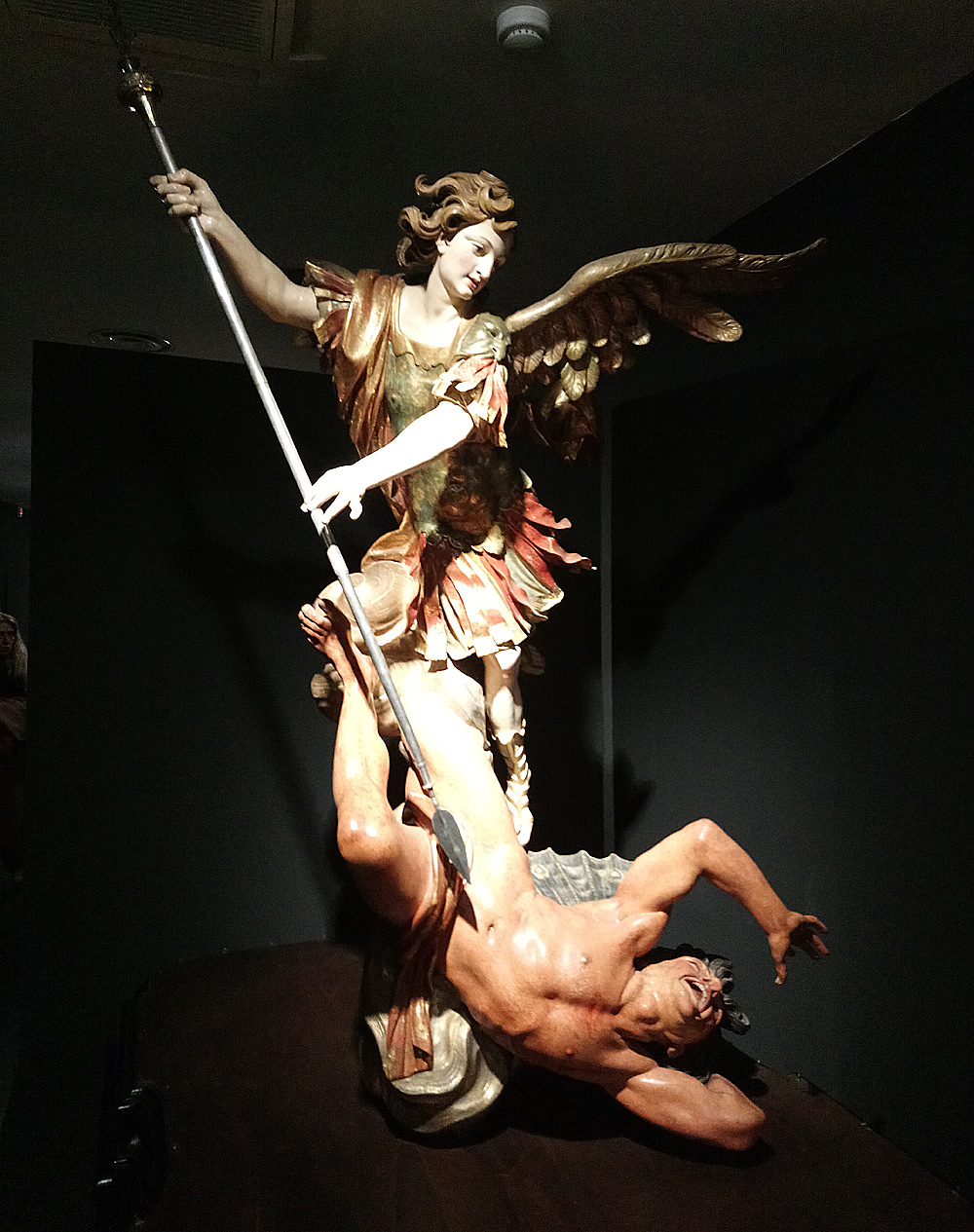 Anton Maria Maragliano, San Michele Arcangelo (1694; legno, scolpito, dipinto e dorato, 170 x 209 x 173 cm; Celle Ligure, San Michele Arcangelo)
