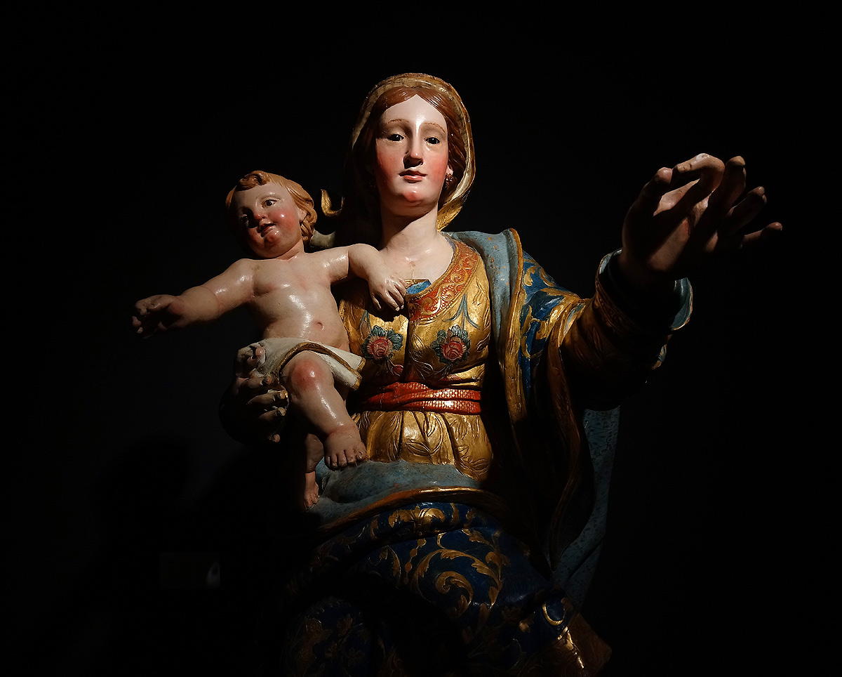Giuseppe Maria Arata, Madonna del Rosario (1702-1704; legno, scolpito, dipinto e dorato, occhi della Madonna in pasta vitrea, 155 x 60 x 60 cm; Rapallo, San Pietro di Novella, San Pietro)
