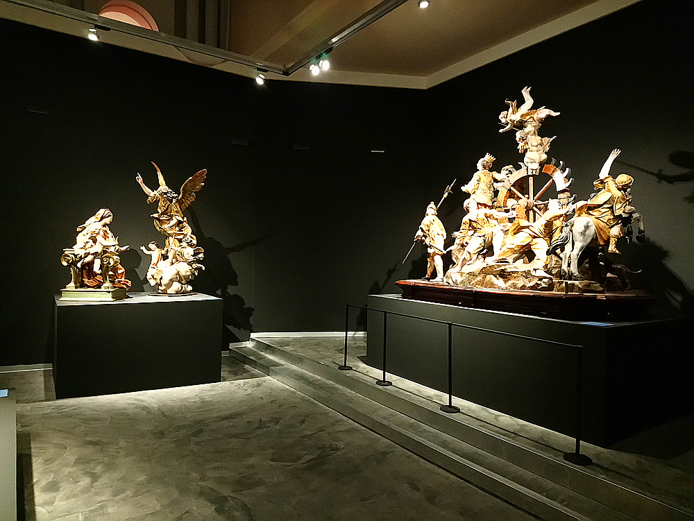 Una sala della mostra su Anton Maria Maragliano a Genova, Palazzo Reale
