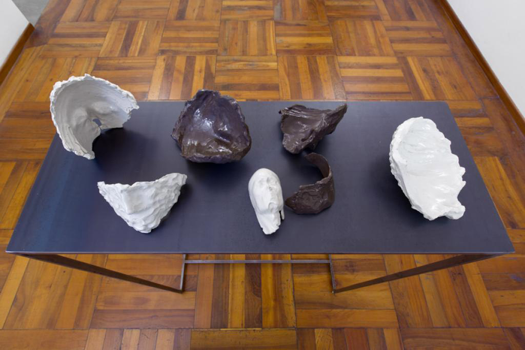 Cosimo Veneziano, Membrana (2017; sculture in ceramica, 10 x 15 cm; Courtesy Alberto Peola Artecontemporanea) Cosimo Veneziano, Membrana (2017; sculture in ceramica, 10 x 15 cm; Courtesy Alberto Peola Artecontemporanea)