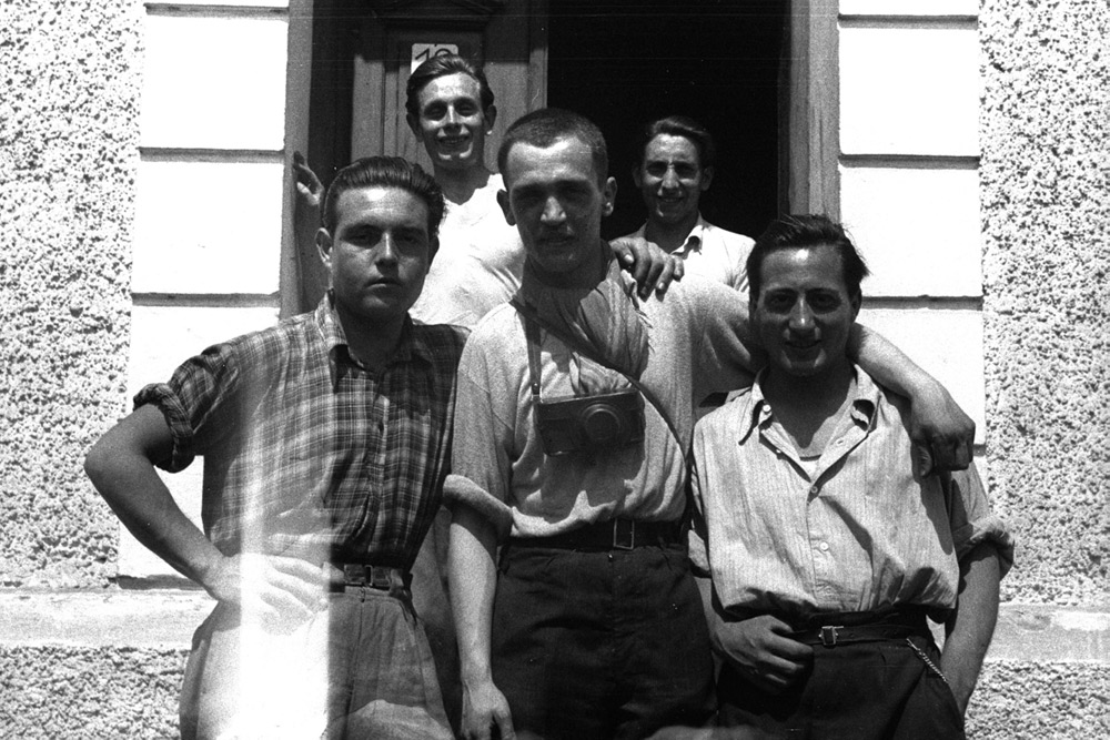 Francesc Boix (al centro) insieme ad altri quattro sopravvissuti spagnoli (davanti, insieme a Boix: Ramon Millà e Luisín García. Dietro: Jesús Grau e José Alcubierre) Francesc Boix (al centro) insieme ad altri quattro sopravvissuti spagnoli (davanti, insieme a Boix: Ramon Millà e Luisín García. Dietro: Jesús Grau e José Alcubierre)