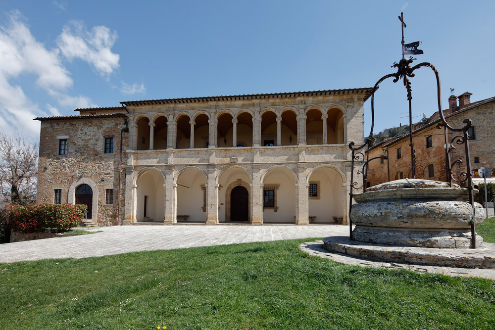 La facciata della canonica di San Biagio. Courtesy Opere Ecclesiastiche Riunite
