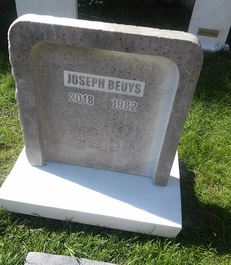 Eternity, la nuova opera di Maurizio Cattelan