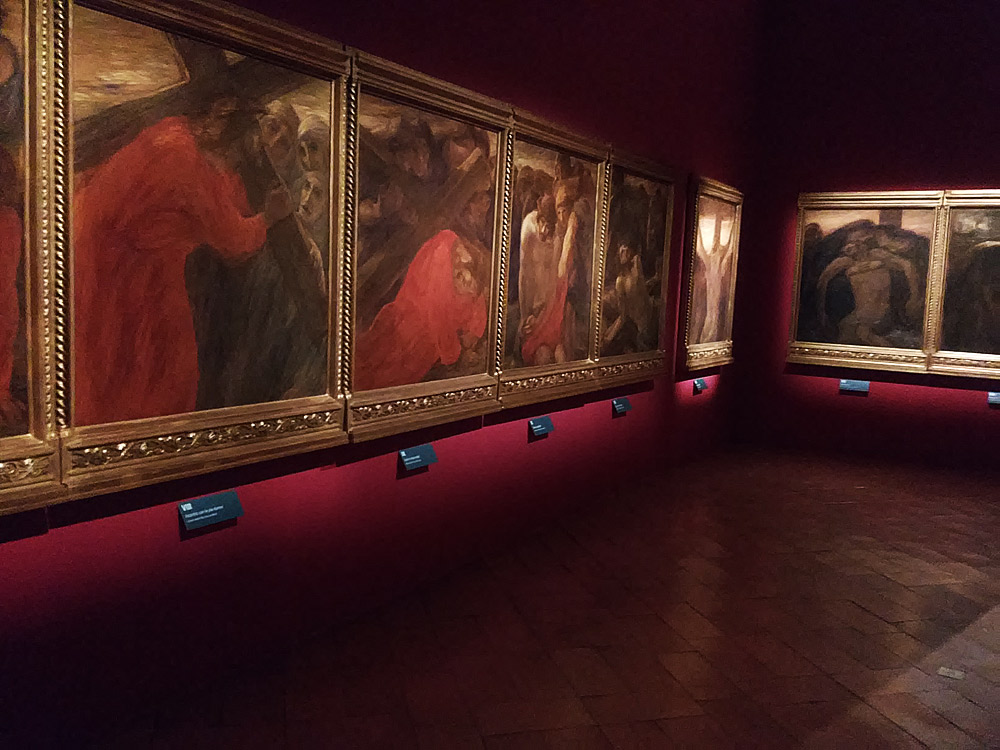 Una sala della mostra Gaetano Previati. La Passione
