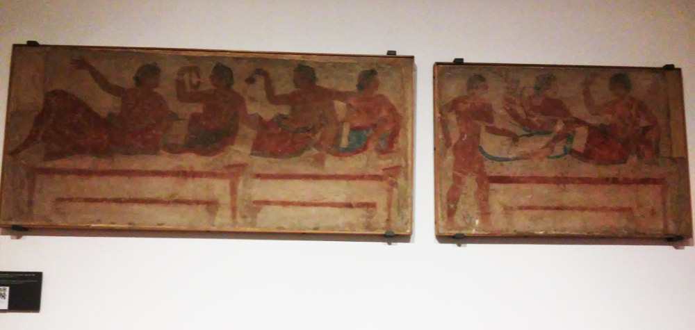 Scene di banchetto dalla tomba del colle (470 a.C. circa; affreschi; Chiusi, Museo Nazionale Etrusco). Ph. Credit Finestre sull'Arte
