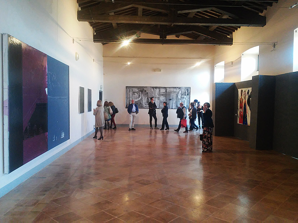 Sala della mostra De Prospectiva Pingendi. Nuovi scenari della pittura italiana
