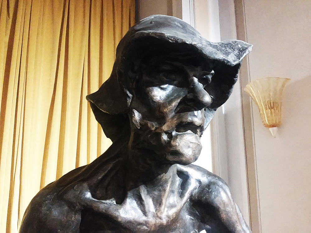 Patrizio Fracassi, Cinquant'anni in miniera (1900 circa; bronzo, 183 x 80 x 80 cm; Siena, Collezioni Banca Monte dei Paschi)
