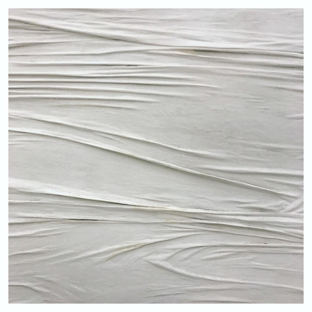 Piero Manzoni, Achrome (1959; tela grinzata e caolino, cm 160 × 130; Collezione privata)
