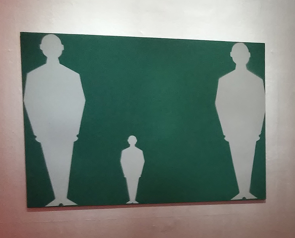 Renato Mambor, Uomini grigi (1962; tecnica mista su tela;  cm 120 × 170; Collezione Patrizia e Blu Mambor)
