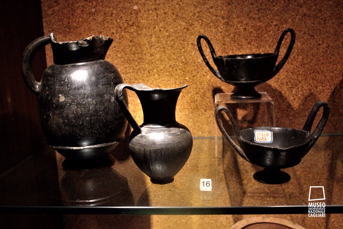 Nach Sardinien exportierte etruskische Buccheri, aufbewahrt im Archäologischen Nationalmuseum in Cagliari