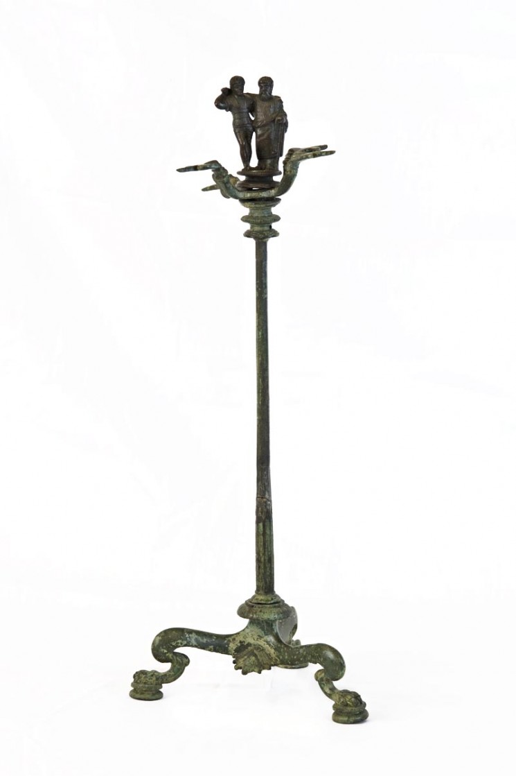 Arte etrusca, Candelabro con Enea e Anchise, dalla necropoli di Valle Trebbia a Spina (430-410 a.C. circa; bronzo; Bologna, Museo Civico Archeologico