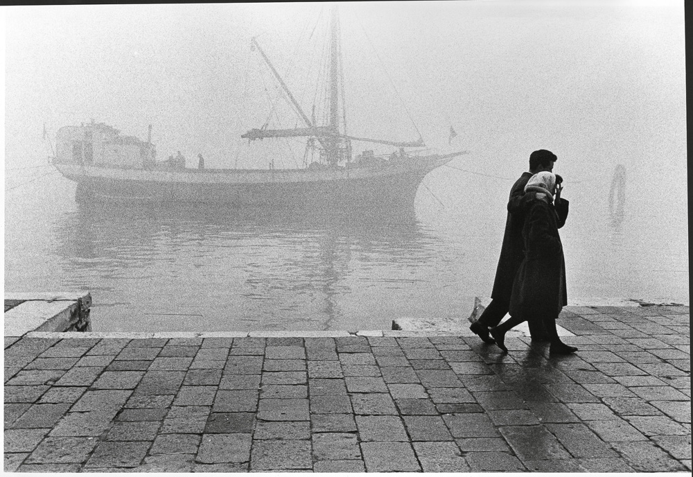 Fulvio Roiter, Venezia, Fondamenta delle Zattere, 1965 © Fondazione Fulvio Roiter

