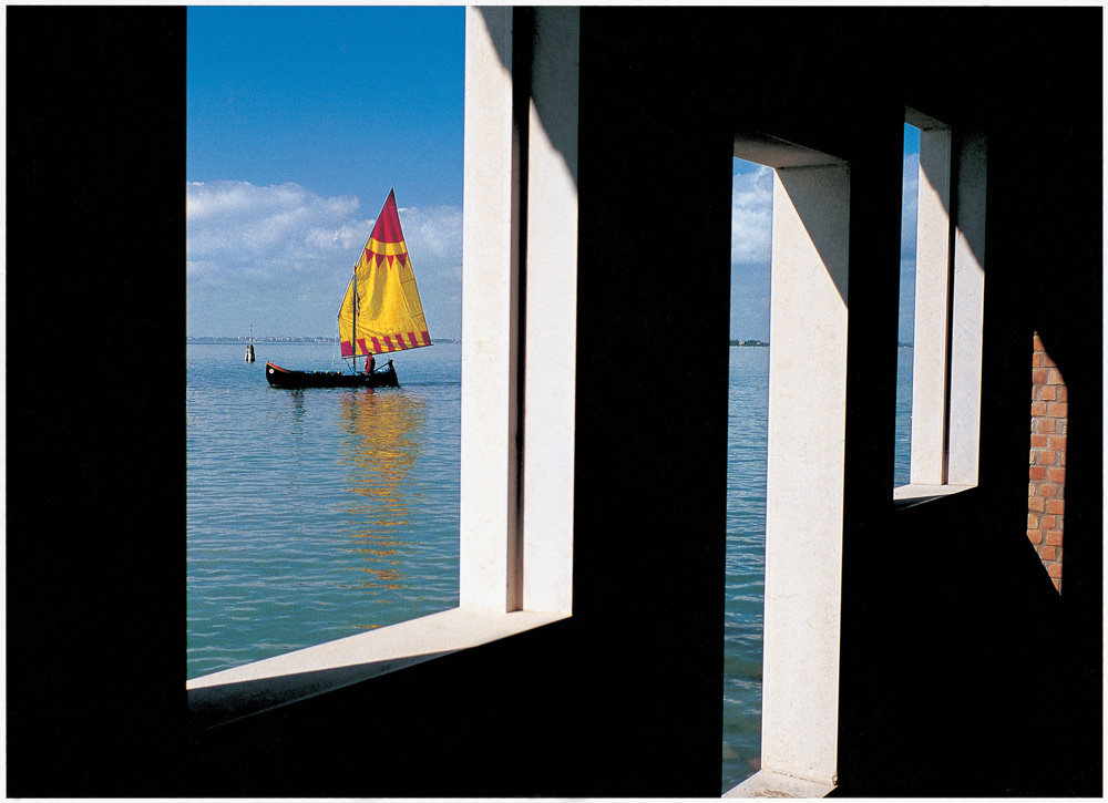 
Fulvio Roiter, Laguna veneta, Isola di San Giacomo in Paludo, 2005 © Fondazione Fulvio Roiter

