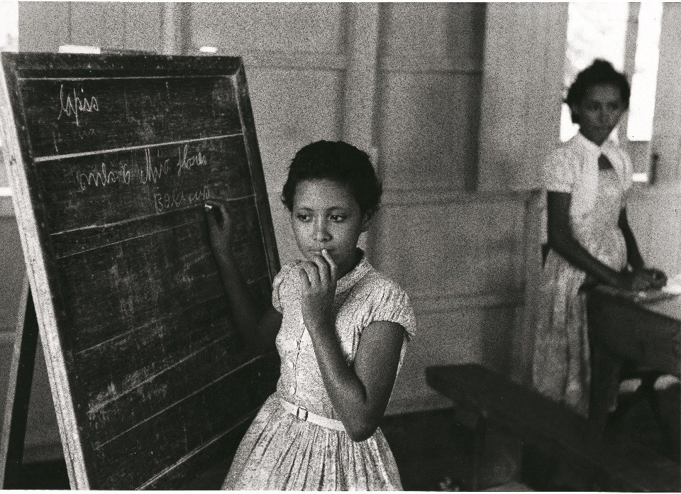 Fulvio Roiter, Scuola galleggiante in Amazzonia, 1957 © Fondazione Fulvio Roiter
