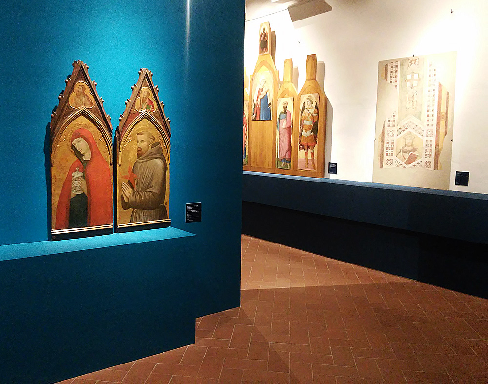 Una sala della mostra su Ambrogio Lorenzetti a Massa Marittima
