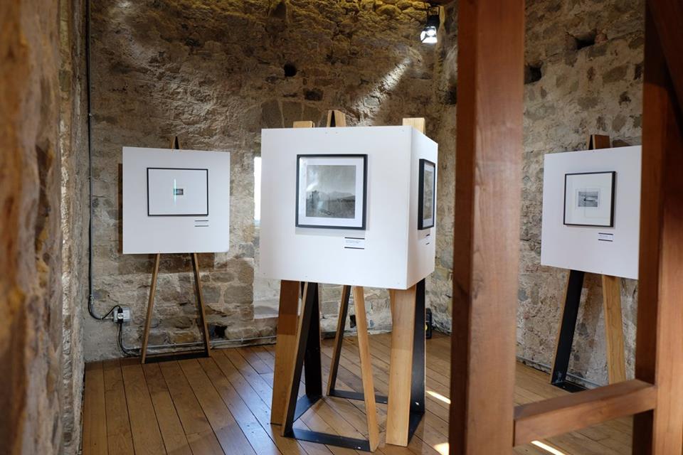 Una sala della mostra L'autre Vivian a Castelnuovo Magra

