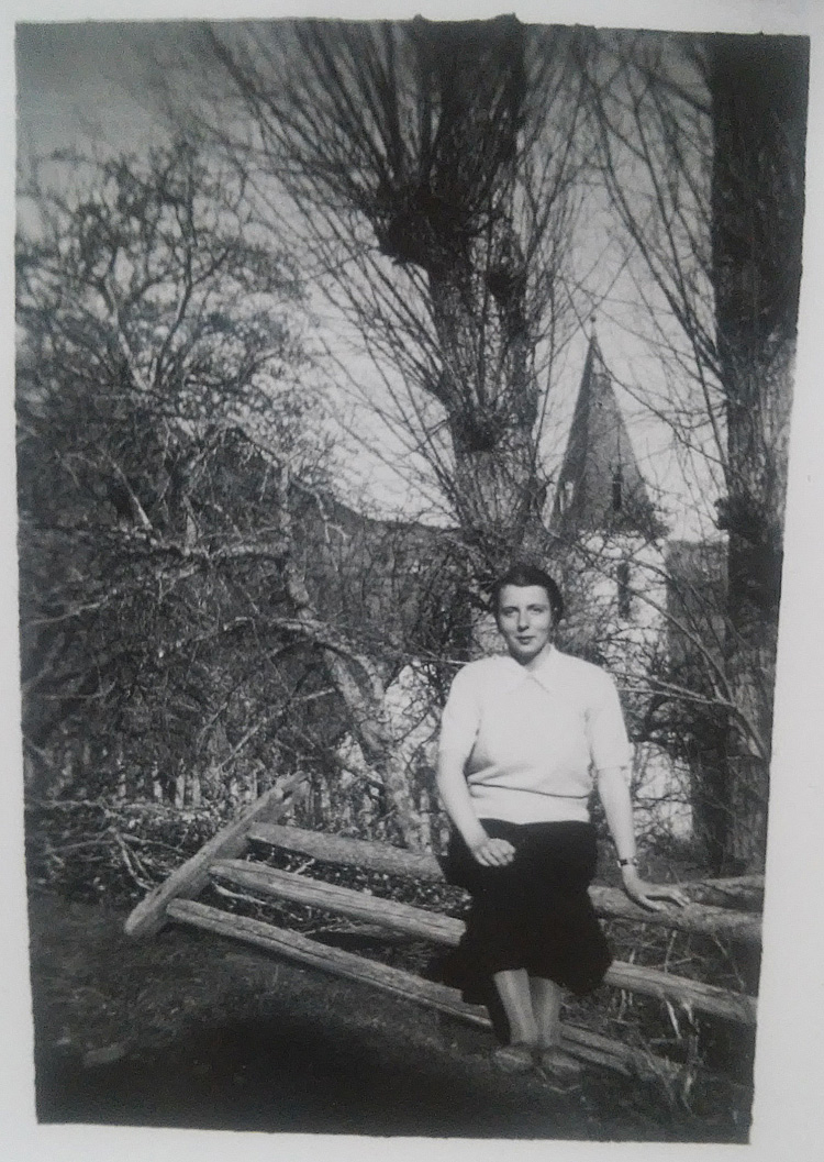 Vivian Maier, Autoritratto (s.d.; fotografia originale con stampa argentica; Collezione privata)
