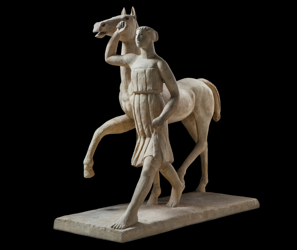 Carl Burckhardt, Amazzone che conduce un cavallo (1923; calco in gesso dal modello in argilla in scala 1:1, altezza 231 cm; Basilea, Skulpturhalle)
