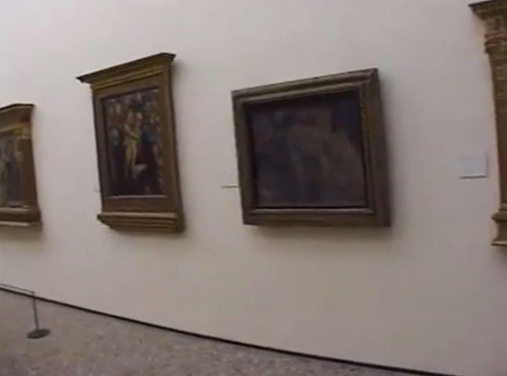 Il vecchio allestimento (fotogramma da un filmato del 1999 dell'Opificio delle Pietre Dure)
