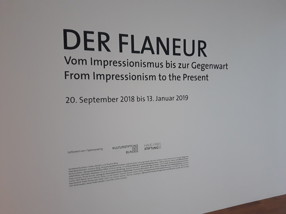 Ingresso alla mostra “Der Flâneur. Vom Impressionismus bis zur Gegenwart”. Foto: Della Ventura
 Ingresso alla mostra “Der Flâneur. Vom Impressionismus bis zur Gegenwart”. Foto: Della Ventura