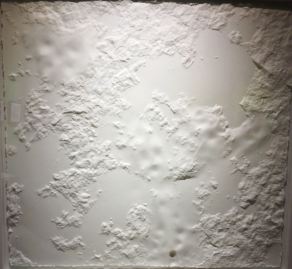 Luciano Massari, Silent Lands (2013; carta, 138 x 138 cm)
