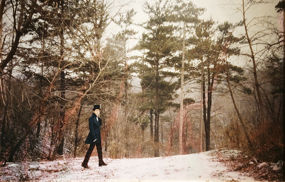 Luigi Ontani, Gentiluomo nella foresta (1979; fotografia, 46 x 70 cm)
