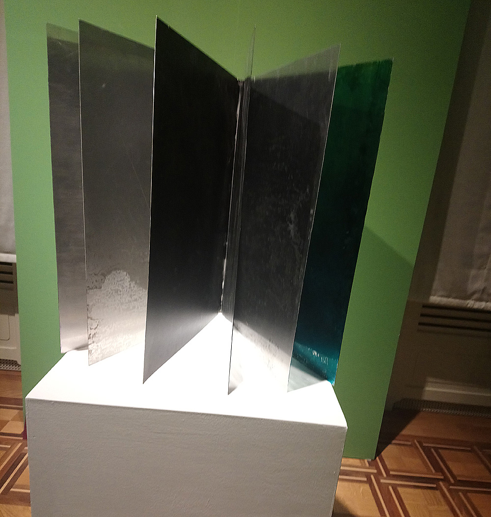 Michelangelo Pistoletto, Libro (1990-1992; alluminio dipinto, 77 x 60 x 73 cm)
