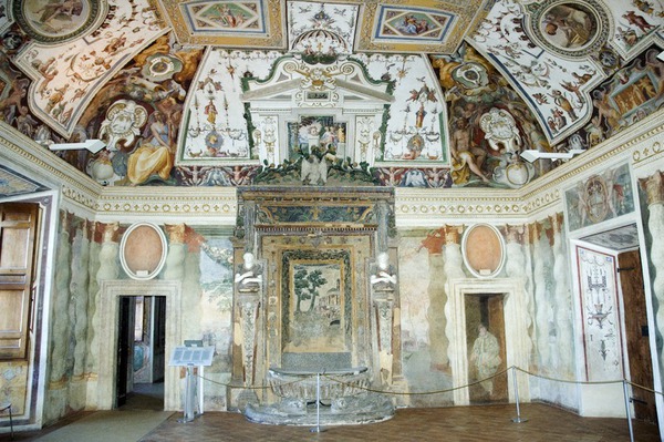RealtÃ : la Sala della Fontana a Villa d'Este (Tivoli)
