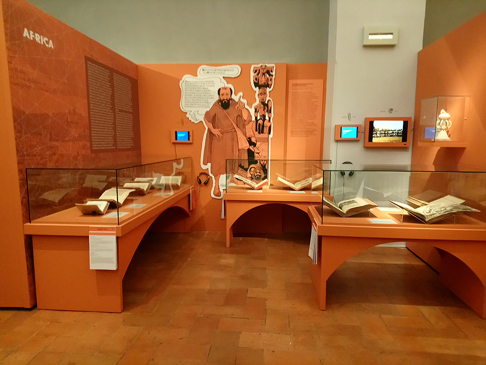 Una sala della mostra Meravigliose Avventure alla Galleria Estense di Modena
