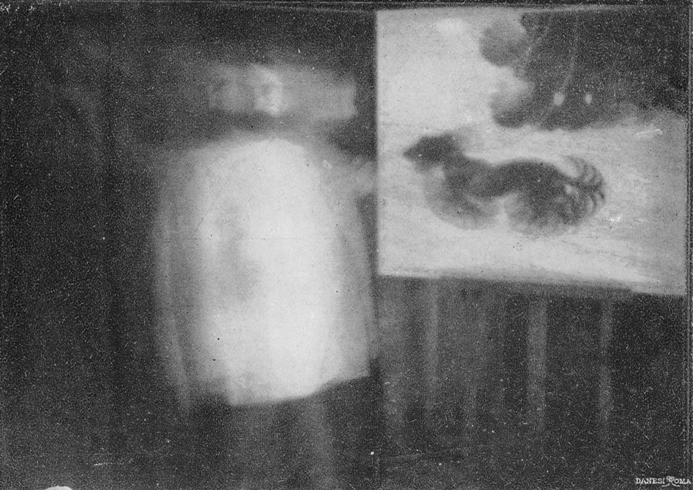 Antonio Giulio Bragaglia, Il pittore futurista G. Balla (1912 circa; fotoincisione da lastra di zinco, 425 x 590 mm; Roma, Collezione Privata)
