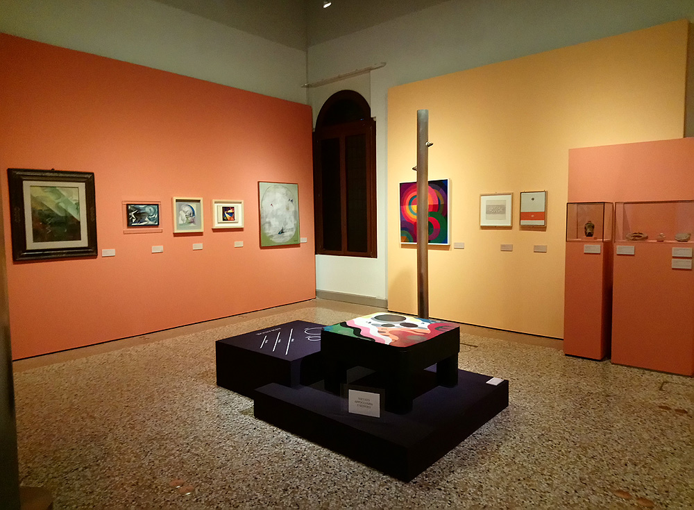 Una sala della mostra Arte e Magia a Rovigo

