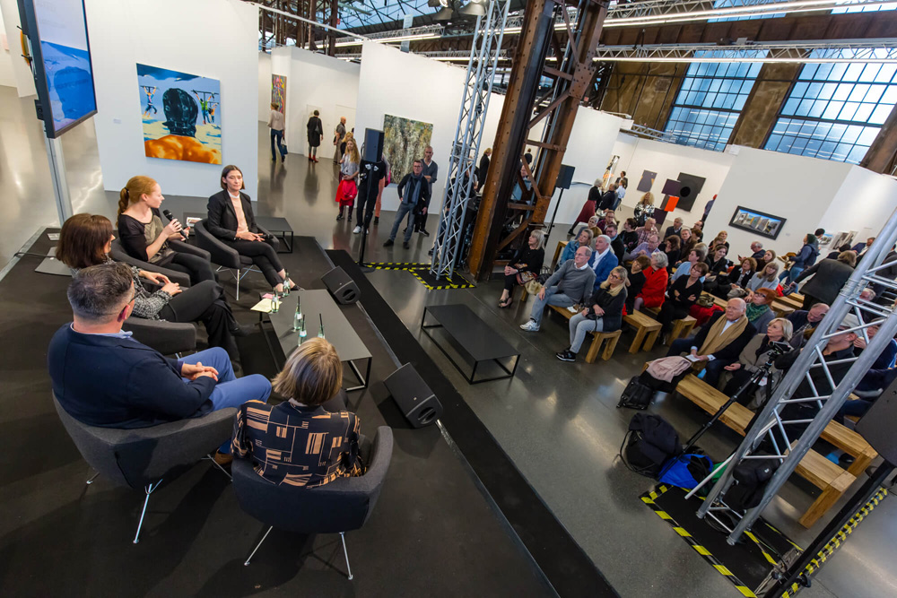 Art Düsseldorf 2018, Talk with Jana Noritsch (Founder of the Collectors Club), Ann Kathrin Bronner (Collector/gallery owner), Susanne Gaensheimer (Director of Kunstsammlung NRW), Kristina Leipold (Ltg. Development, Gropius Bau), Wolfram Roßner (Art Thinking), Ph. Credit Felix Hild
 Art Düsseldorf 2018, Talk with Jana Noritsch (Founder of the Collectors Club), Ann Kathrin Bronner (Collector/gallery owner), Susanne Gaensheimer (Director of Kunstsammlung NRW), Kristina Leipold (Ltg. Development, Gropius Bau), Wolfram Roßner (Art Thinking), Ph. Credit Felix Hild